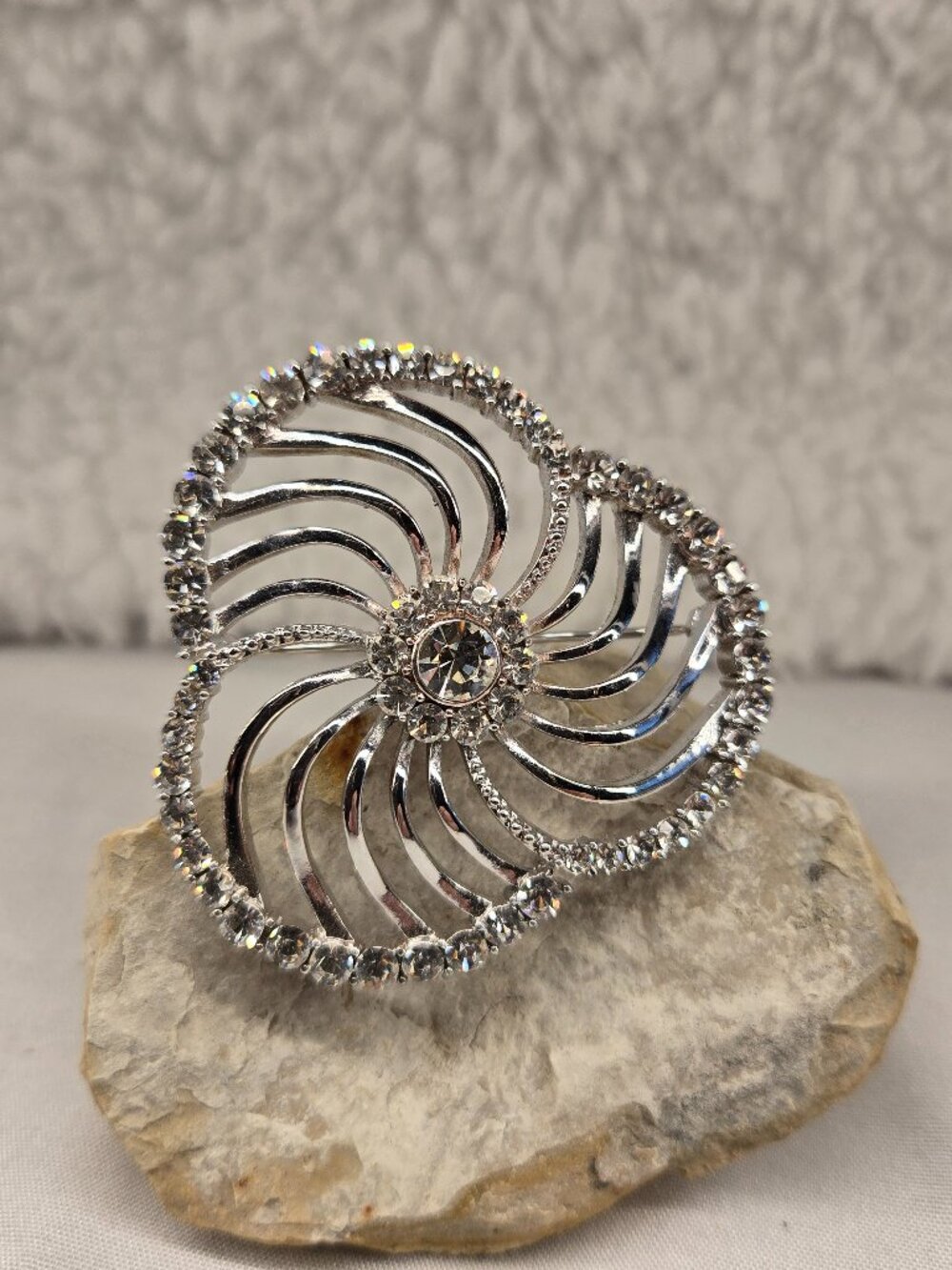 Swirl Floral Vintage Liz Claiborne Brooch Pin